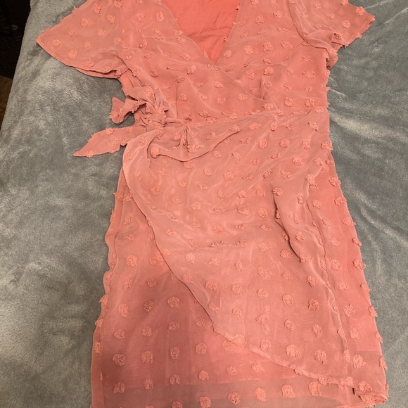SHEIN PEACH TEXTURED WRAP AROUND DRESS size 6 - Picture 3 of 4